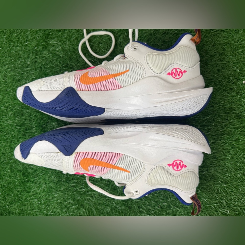 Nike Giannis Immortality 2
Rainbows Size‎ 9